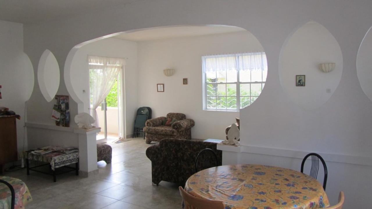 Dolphin Inn Guesthouse & Apartments Christ Church Esterno foto