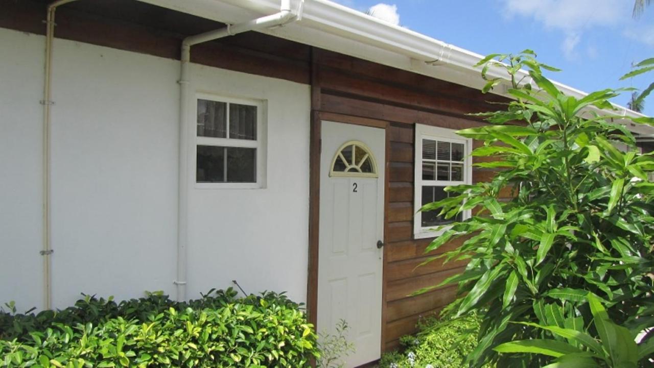 Dolphin Inn Guesthouse & Apartments Christ Church Esterno foto
