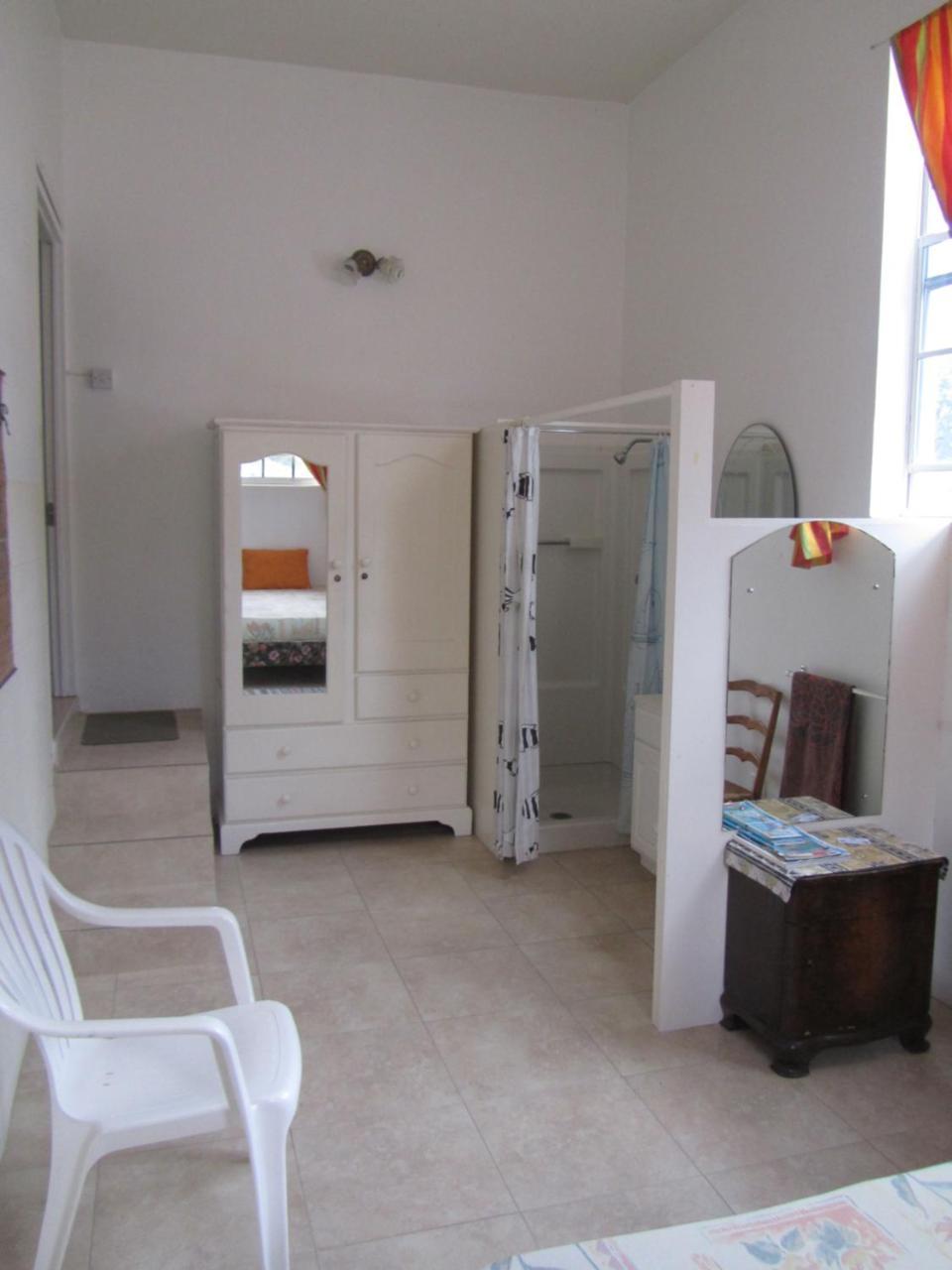 Dolphin Inn Guesthouse & Apartments Christ Church Esterno foto